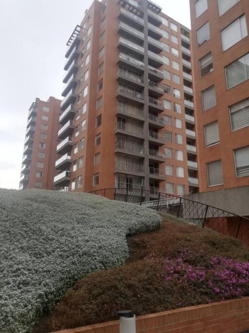 Appartement Hermosa Habitacion Privada En Conjunto Residencial Cerca Al Aeropuerto Y Terminal De Bogota, Zonas Comunes Se Comparten Con 1 Persona Extérieur photo