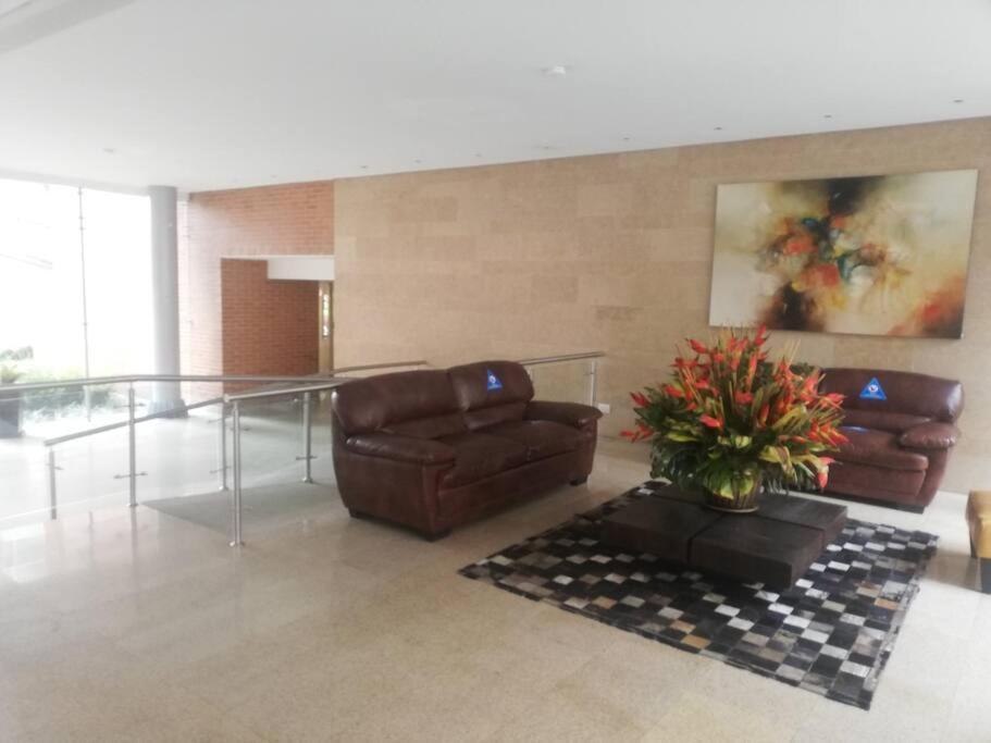 Appartement Hermosa Habitacion Privada En Conjunto Residencial Cerca Al Aeropuerto Y Terminal De Bogota, Zonas Comunes Se Comparten Con 1 Persona Extérieur photo