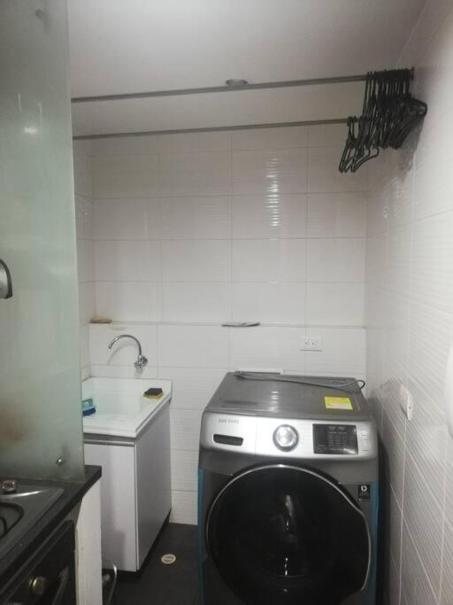 Appartement Hermosa Habitacion Privada En Conjunto Residencial Cerca Al Aeropuerto Y Terminal De Bogota, Zonas Comunes Se Comparten Con 1 Persona Extérieur photo